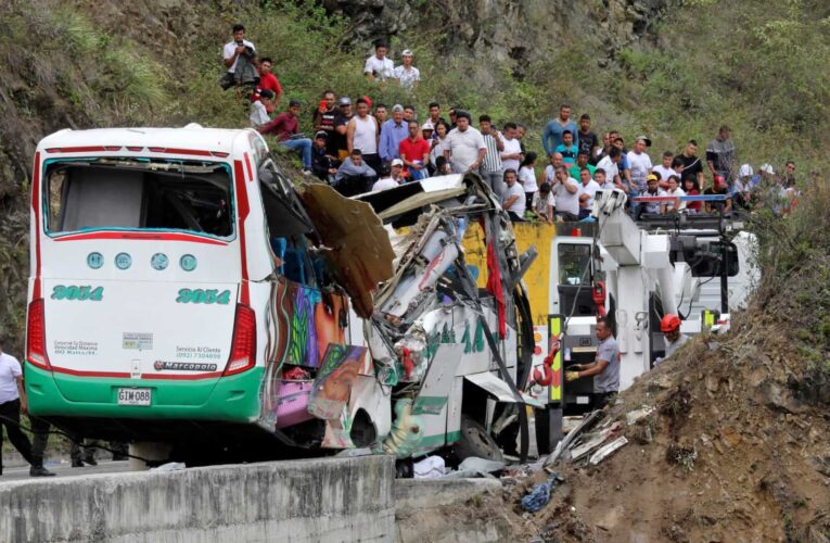 Pelo menos 20 mortos e 15 feridos em acidente de autocarro na Colômbia