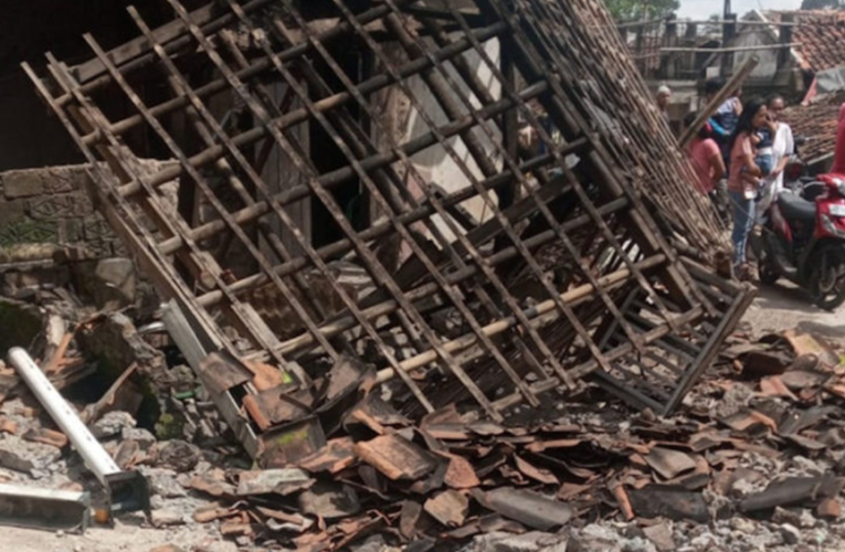 Sobe para 268 número de mortos em terremoto na Indonésia, a maioria crianças