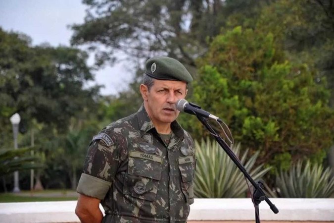 Novo comandante assume “desbolsonarização” do Exército
